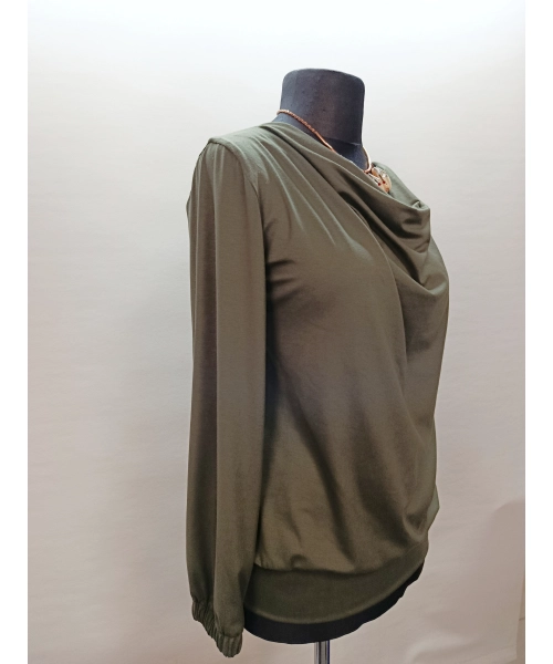 Bluzka Marietta z lejącym dekoltem i długim rękawem - khaki